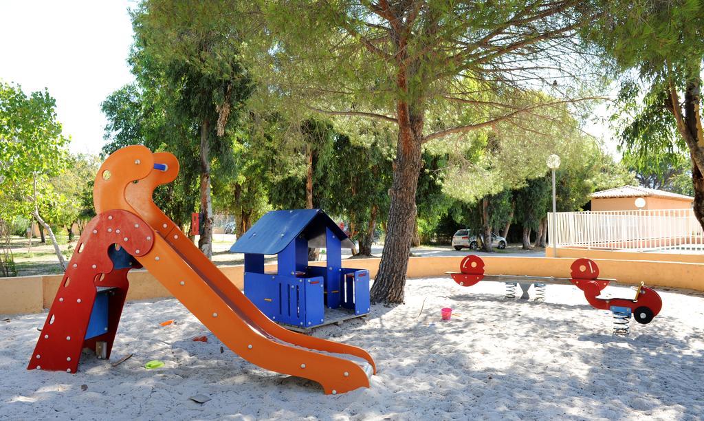 Camping Les Castors Калви Екстериор снимка