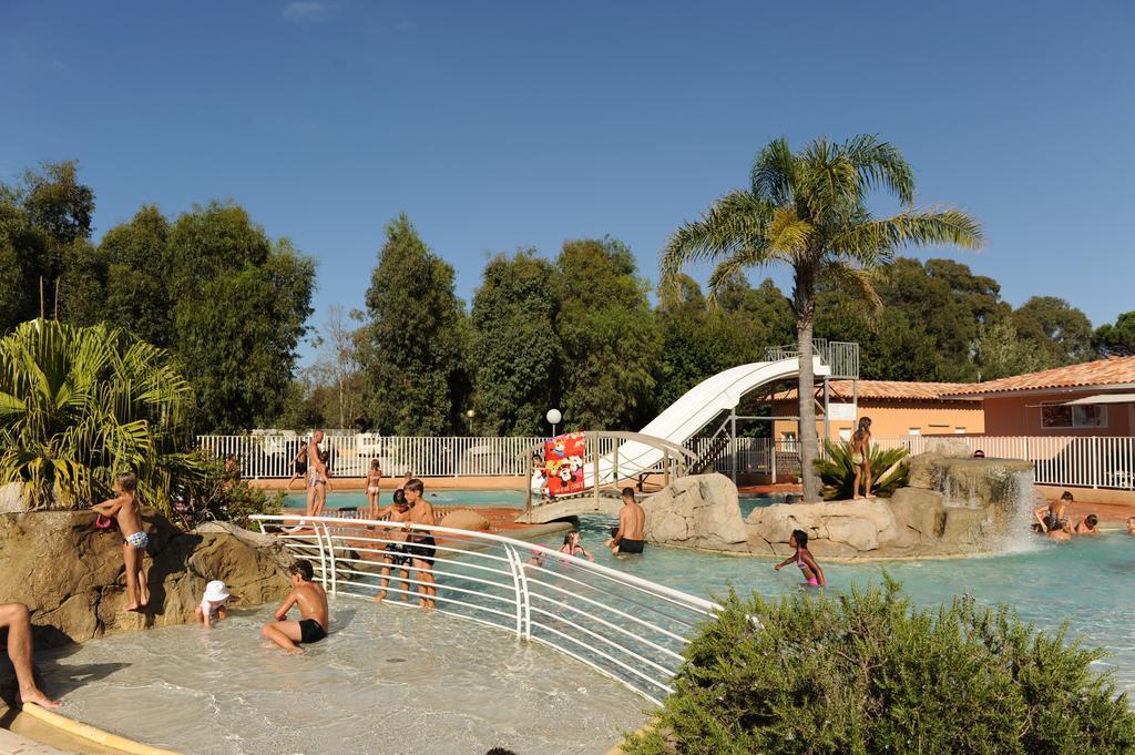 Camping Les Castors Калви Екстериор снимка