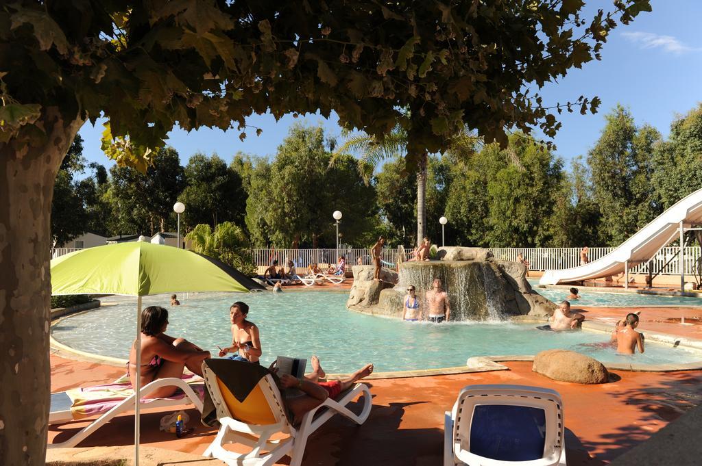Camping Les Castors Калви Екстериор снимка